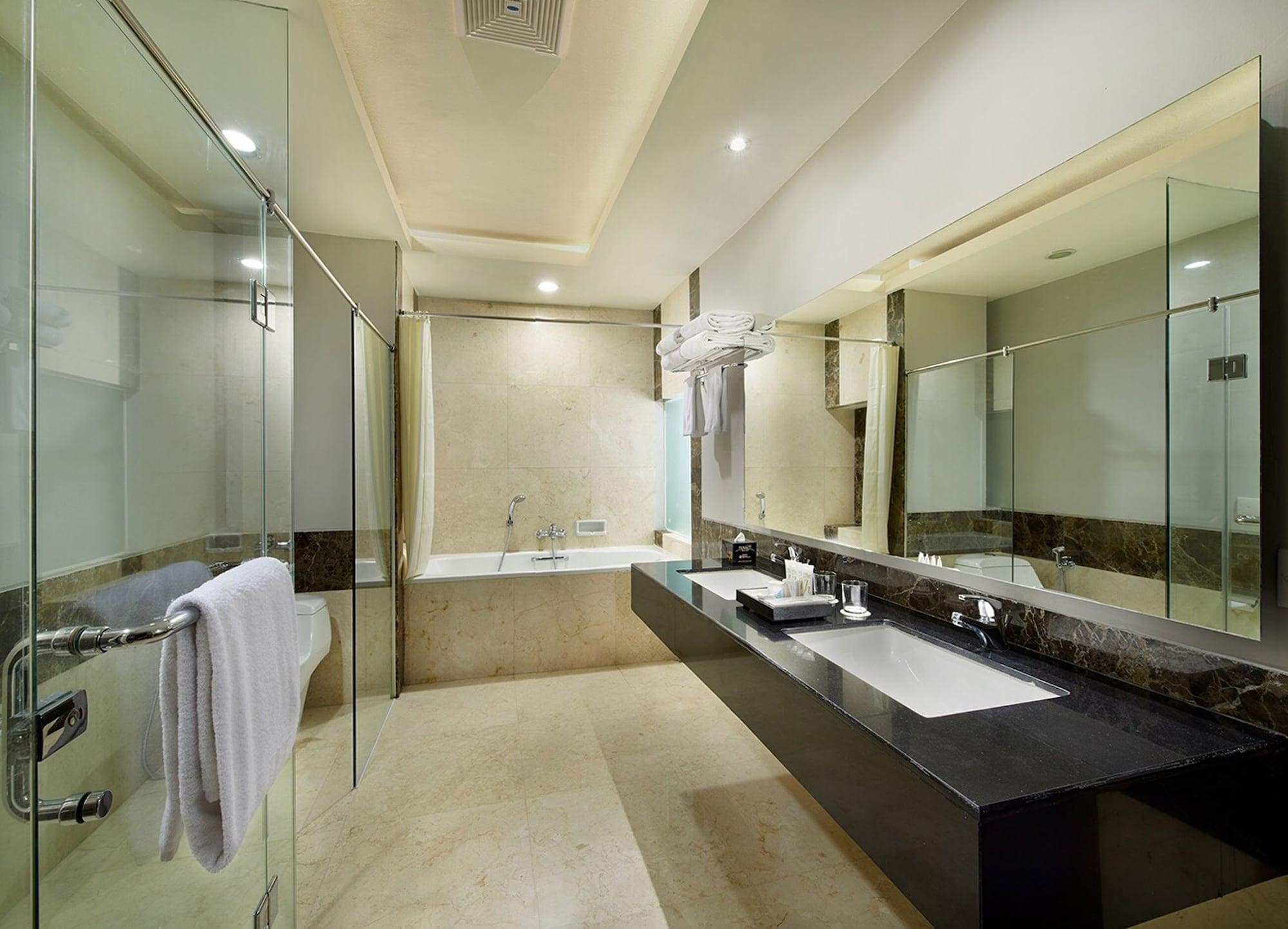 Grand Cakra Hotel Маланг Екстериор снимка