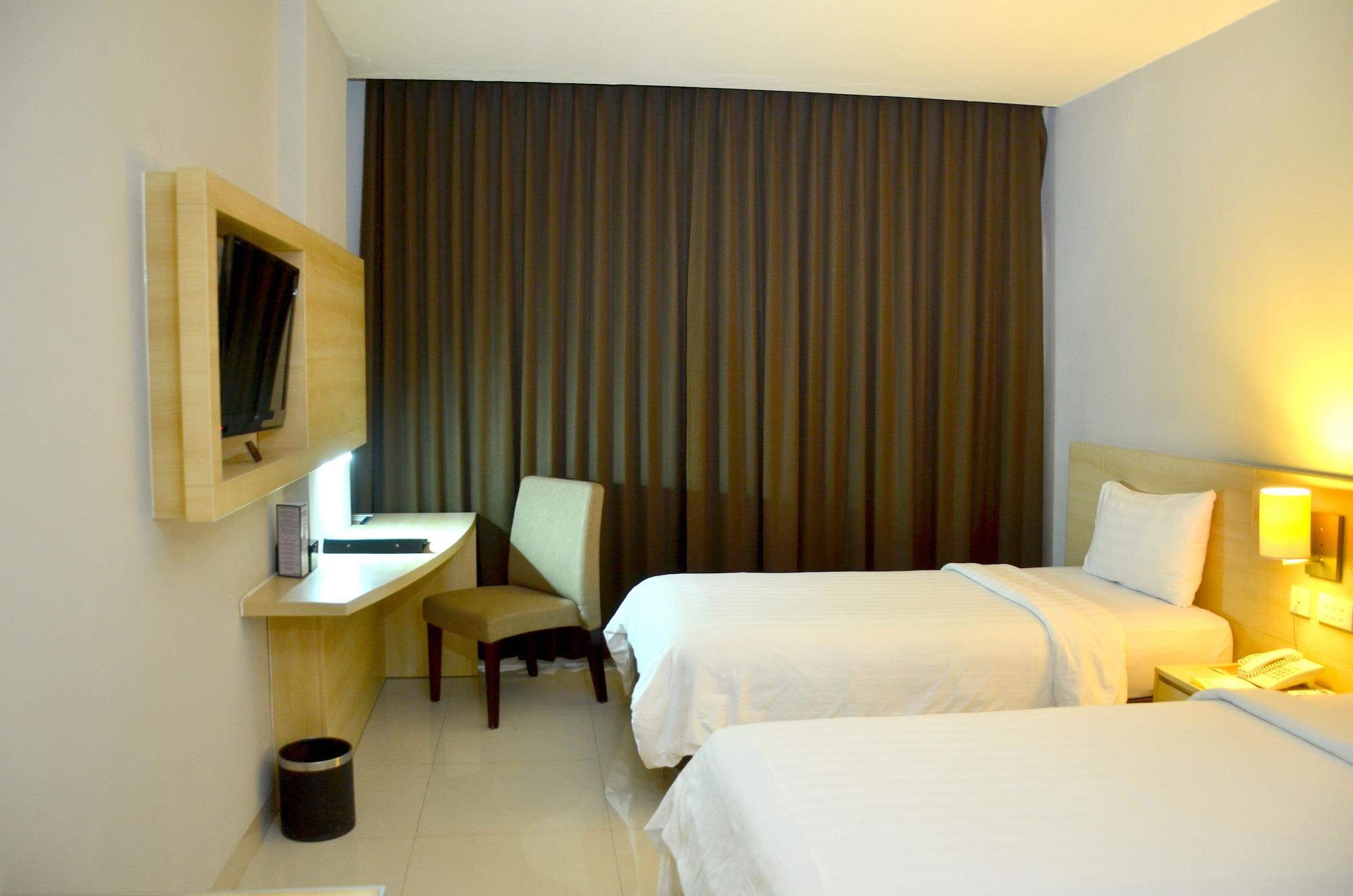 Grand Cakra Hotel Маланг Екстериор снимка