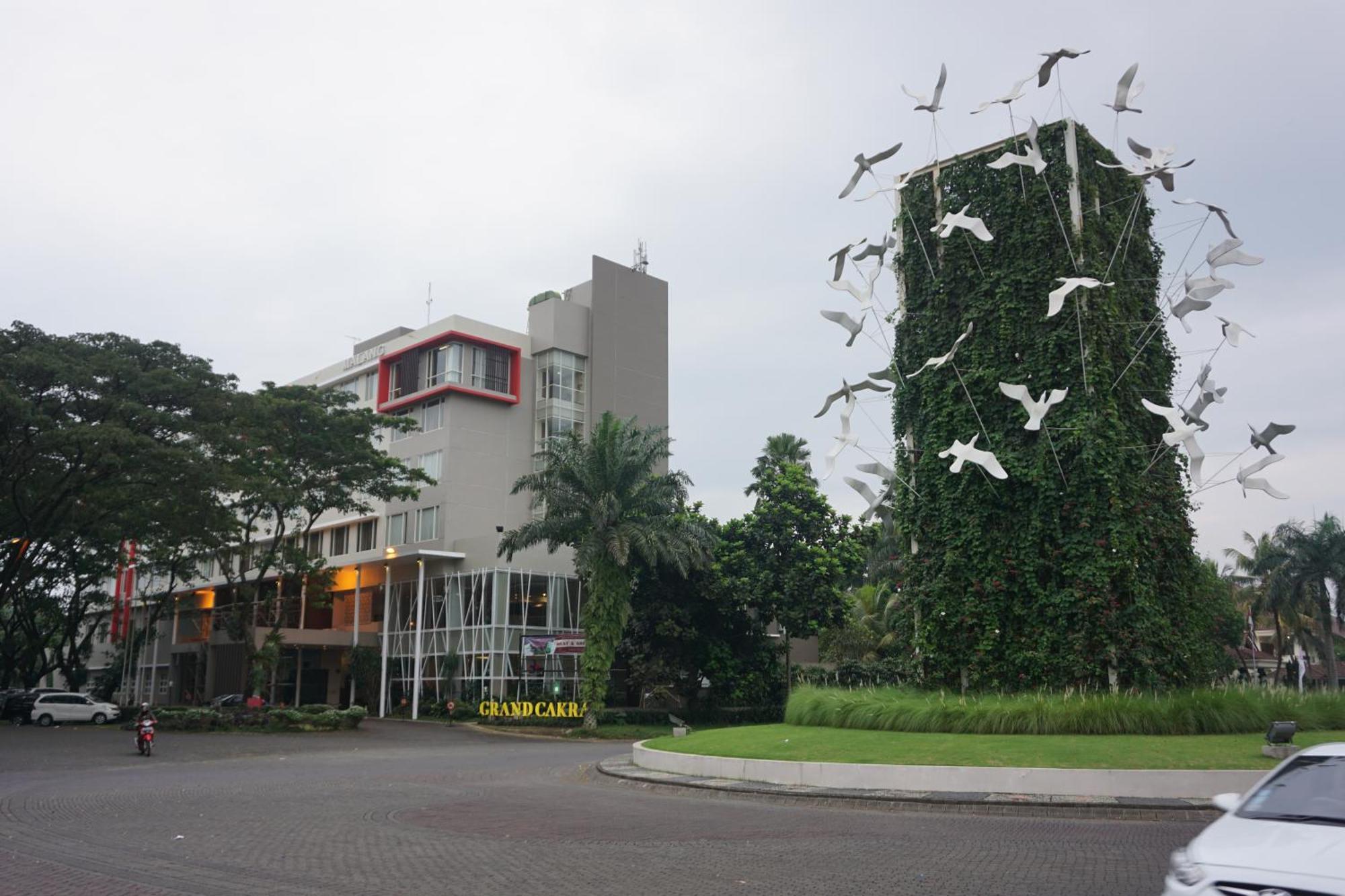 Grand Cakra Hotel Маланг Екстериор снимка