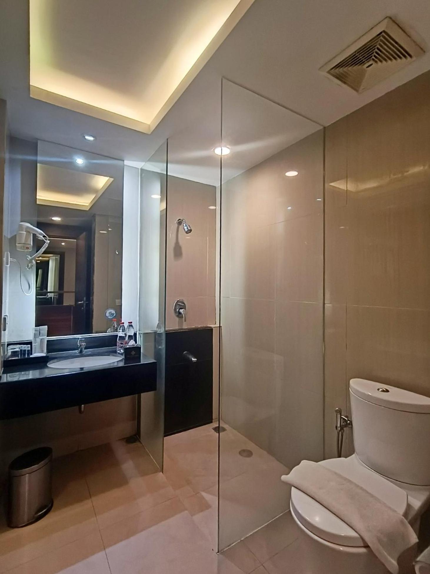 Grand Cakra Hotel Маланг Екстериор снимка
