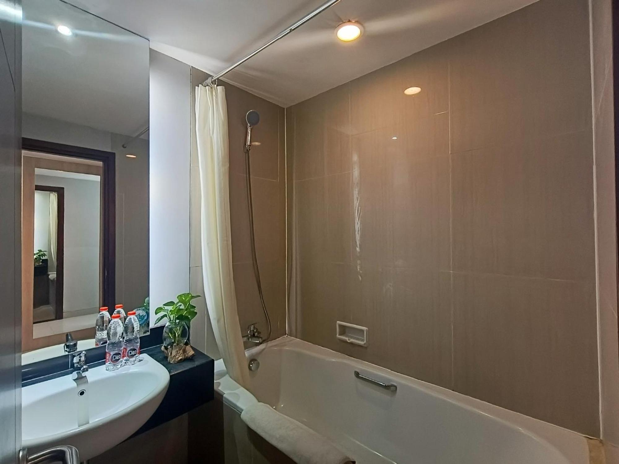 Grand Cakra Hotel Маланг Екстериор снимка
