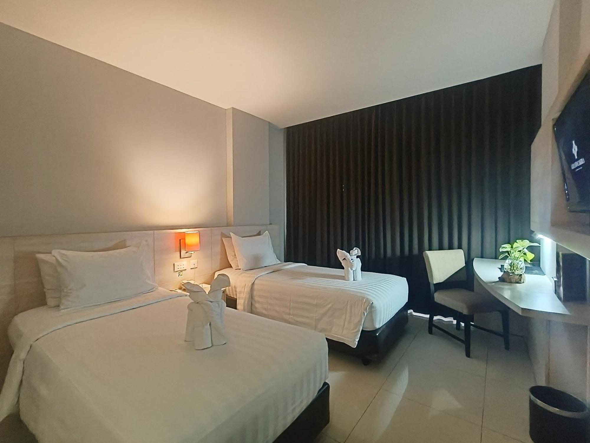Grand Cakra Hotel Маланг Екстериор снимка