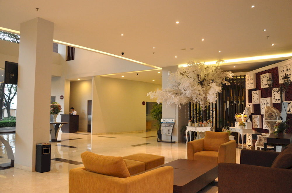 Grand Cakra Hotel Маланг Екстериор снимка
