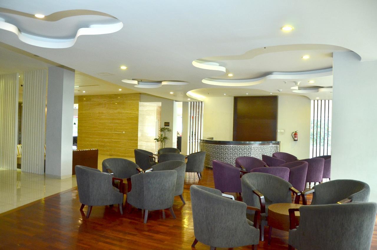 Grand Cakra Hotel Маланг Екстериор снимка
