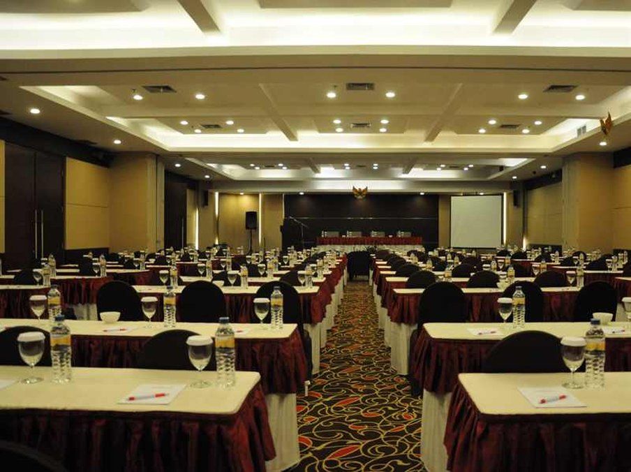 Grand Cakra Hotel Маланг Екстериор снимка