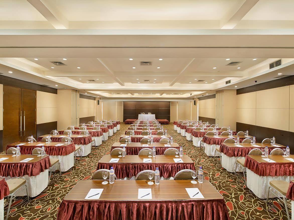 Grand Cakra Hotel Маланг Екстериор снимка