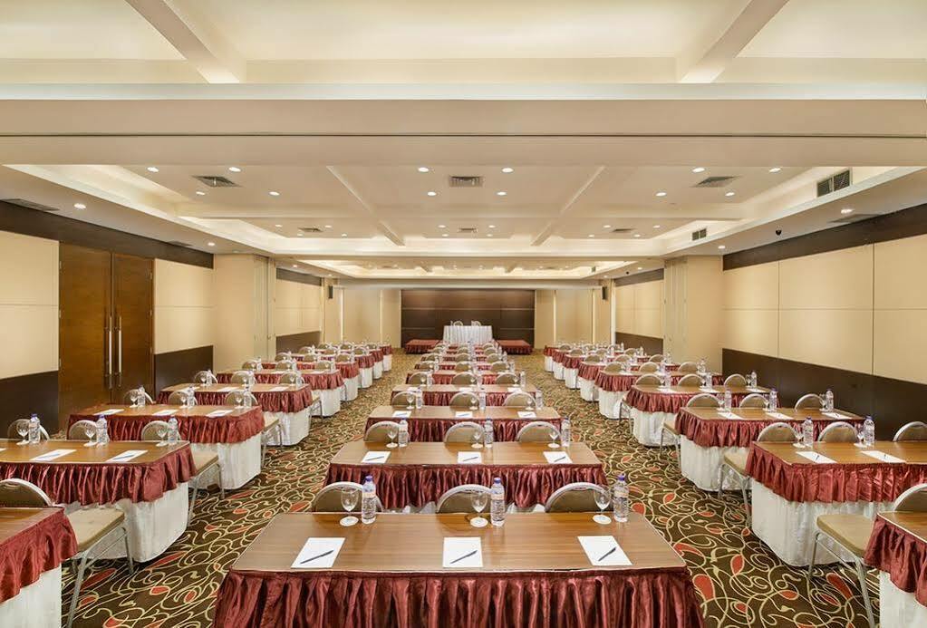 Grand Cakra Hotel Маланг Екстериор снимка