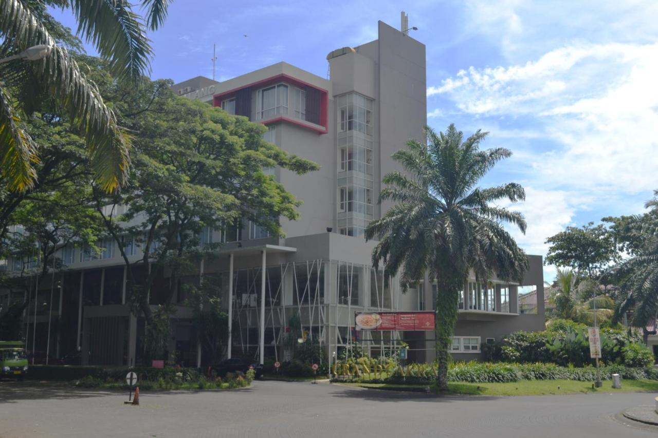 Grand Cakra Hotel Маланг Екстериор снимка