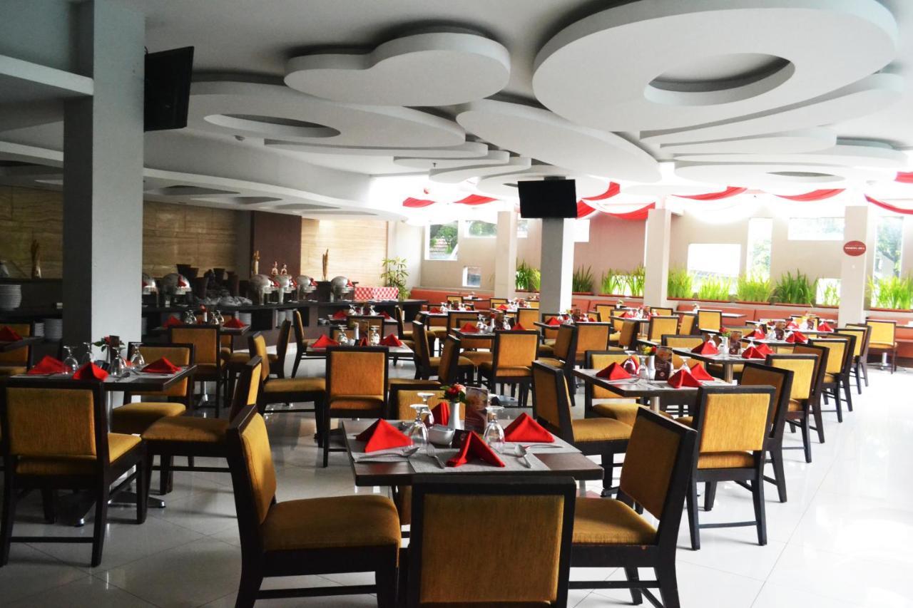 Grand Cakra Hotel Маланг Екстериор снимка